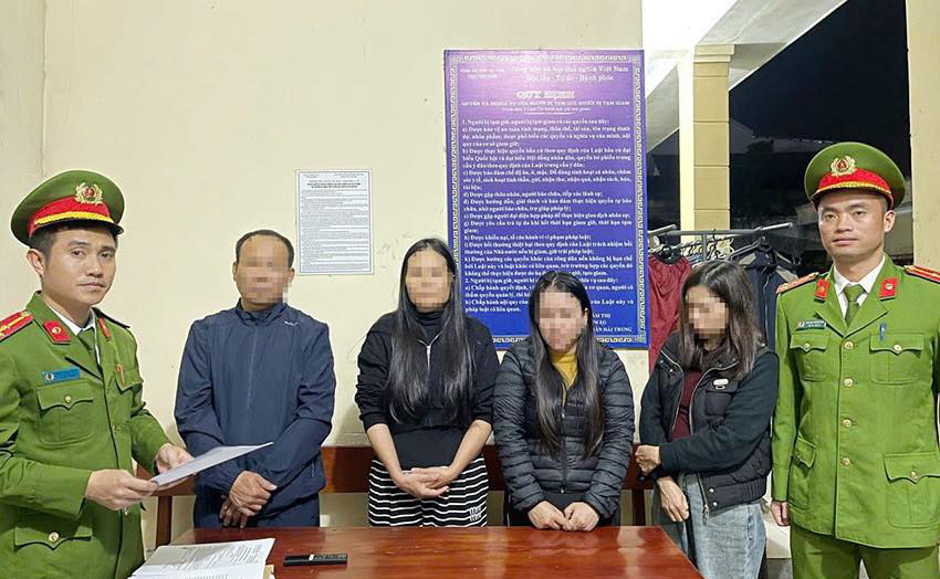 Gambling subjects prosecuted. Photo: Ha Tinh Police.