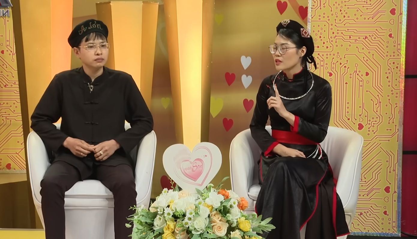 The couple at the "Newlyweds" program. Photo: MCV unit.