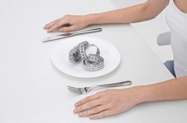 Fasting and only drinking water for 3 days can push the body into a state of survival, posing many health risks. Photo: Thuy Duong