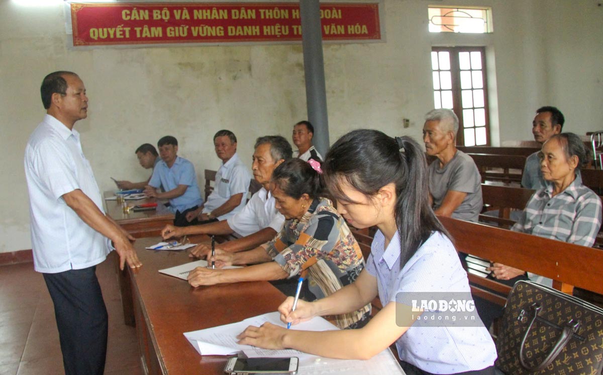 Thon Hop Doai, xa Hung Ha, tinh Hung Yen to chuc tuyen truyen, van dong cac ho dan ban giao mat bang phuc vu du an. Anh: Ha Vi