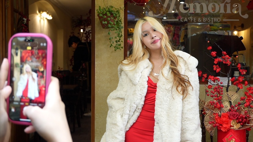 Early Tet decoration coffee shop, welcoming nearly 200 customers to check-in every day