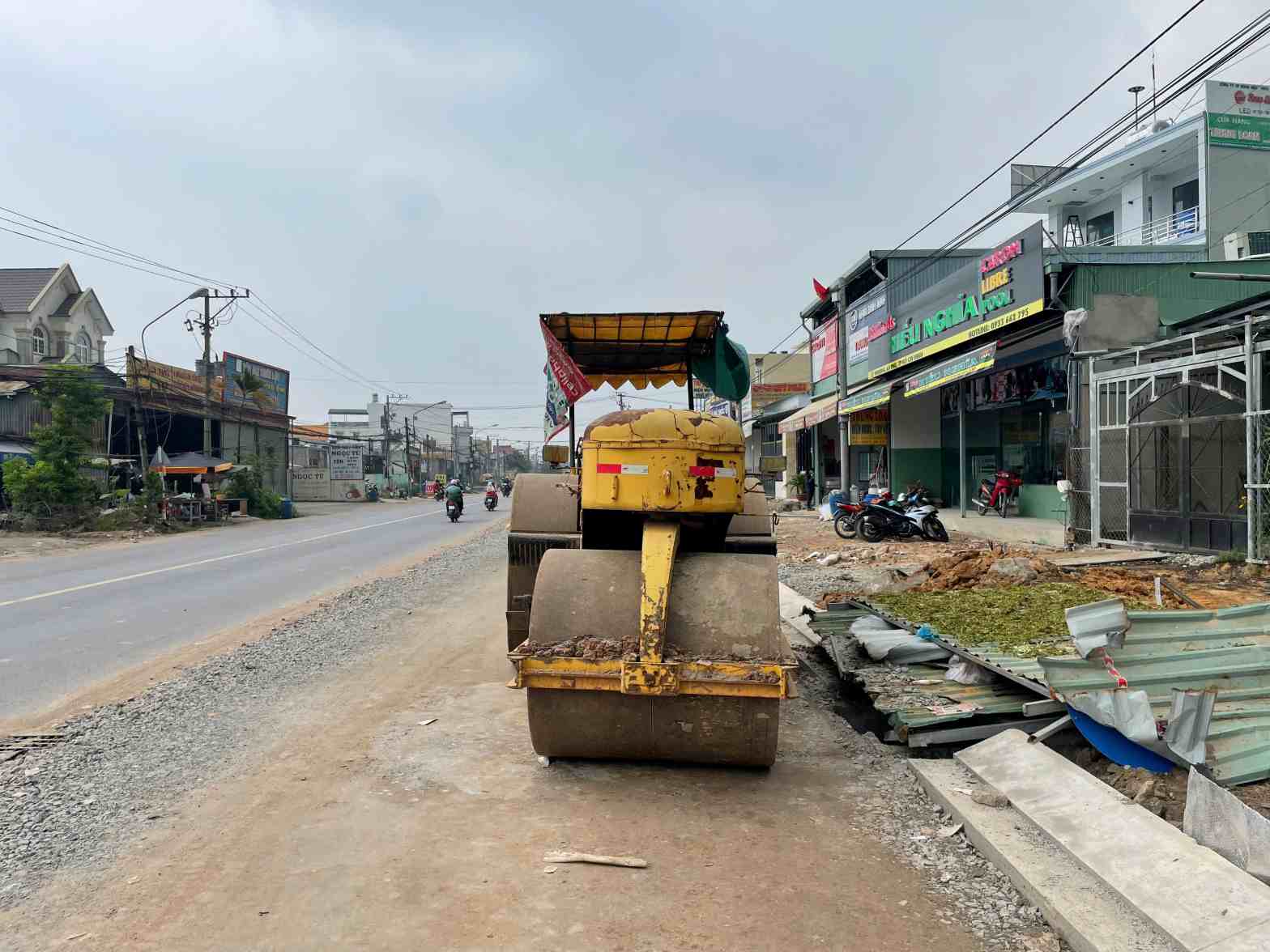 Project to expand the road through 3 wards in Ho Chi Minh City. Photo: Dinh Trong