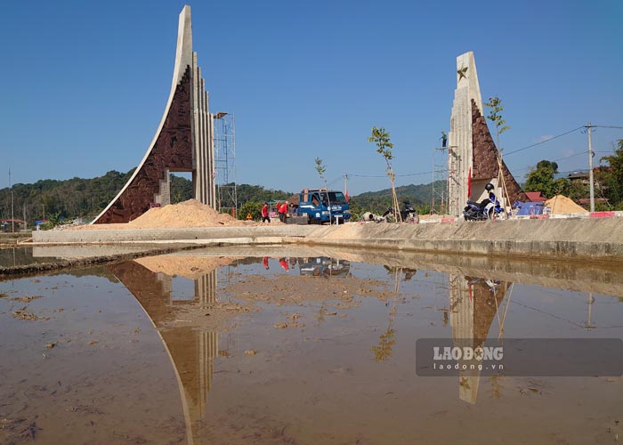 디엔비엔 므엉팡 역사 및 문화, 생태 관광 유적지 입구가 곧 완공될 예정입니다. 사진: 꽝닷