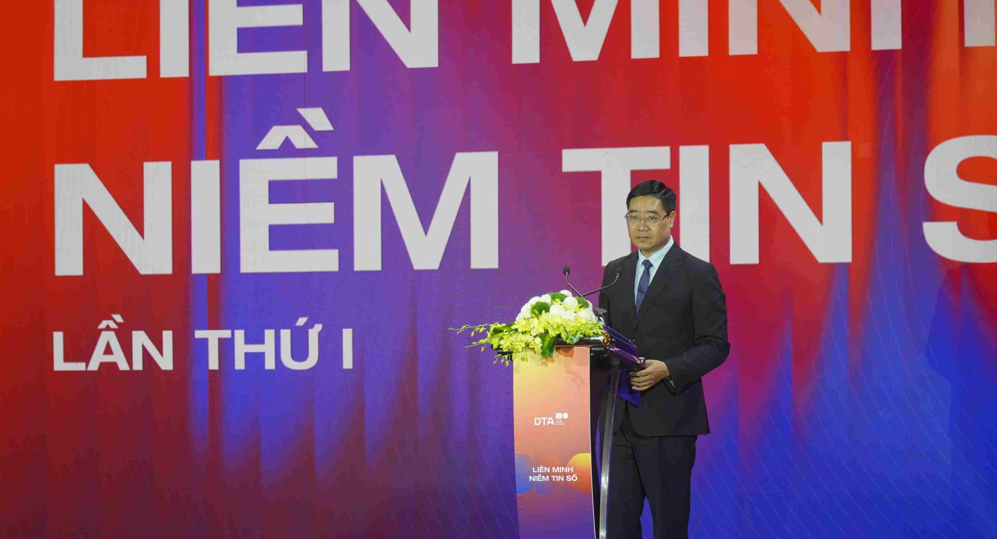 Dai ta Nguyen Hong Quan - Pho Cuc truong Cuc An ninh mang va phong, chong toi pham su dung cong nghe cao (A05, Bo Cong an) phat bieu khai mac Hoi nghi. Anh: Minh Vu. 