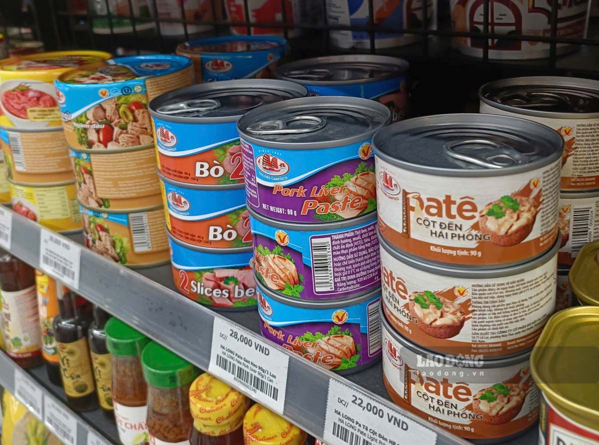 Ha Long Canned Food products are sold at retail stores in Hai Phong. Photo: Hoang Khoi