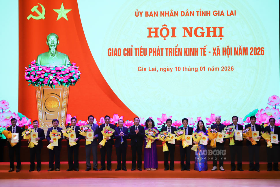 Cac so, ban, nganh nhan chi tieu. Anh: Hoai Phuong