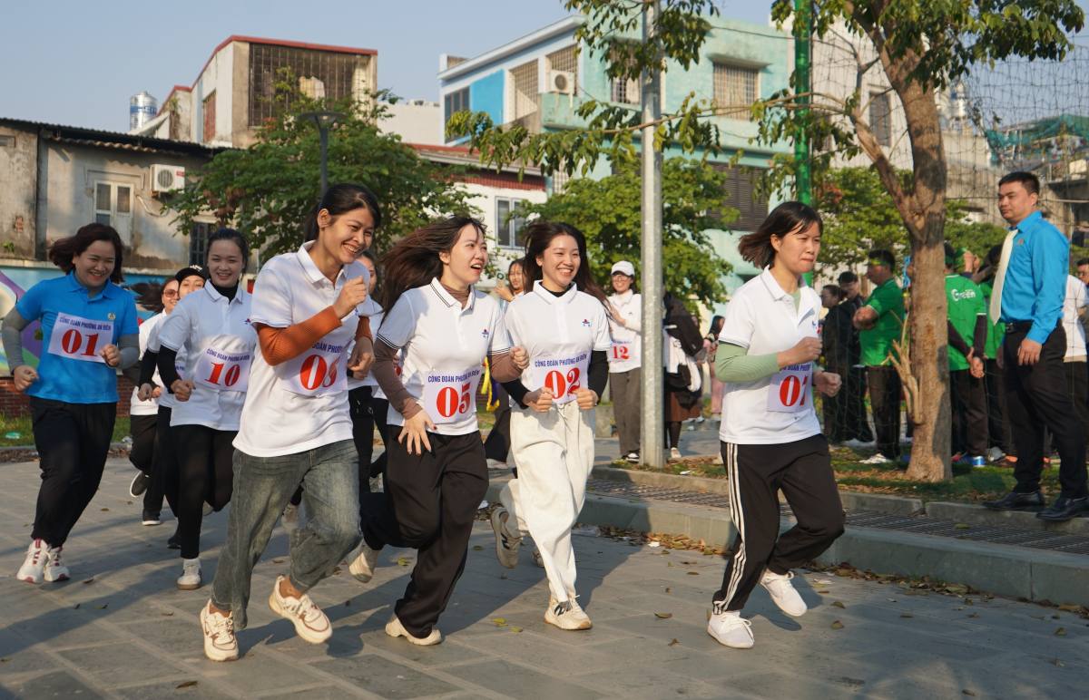 Noi dung chay ben duoc nhieu van dong vien lua chon tham gia. Ảnh: Mai Dung