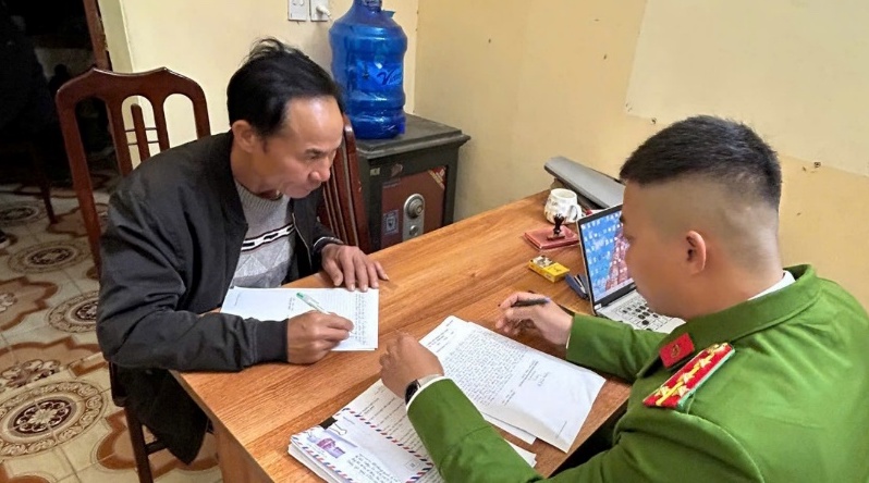 Đỗ Văn Vương bị bắt giữ với 0,1426 gam heroin tại xã Đông Tiền Hải. Ảnh: Công an Hưng Yên