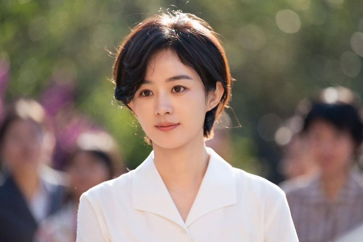 Trieu Le Dinh dong vai nu can bo dia phuong. Anh: Nha san xuat