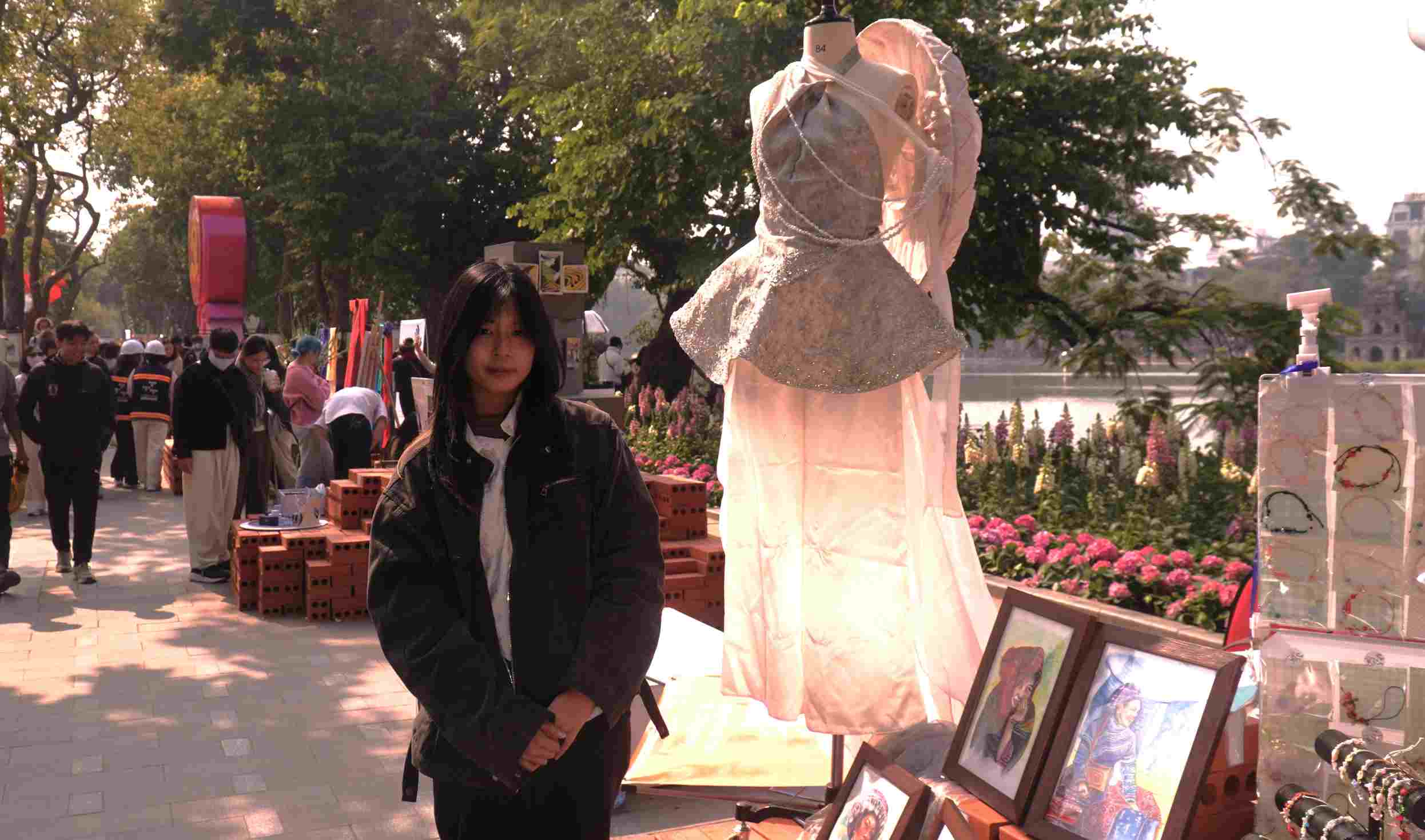 Ban Thu Phuong bo trang phuc cach tan thuoc bo suu tap “Khoi“. Anh: Minh Vu.