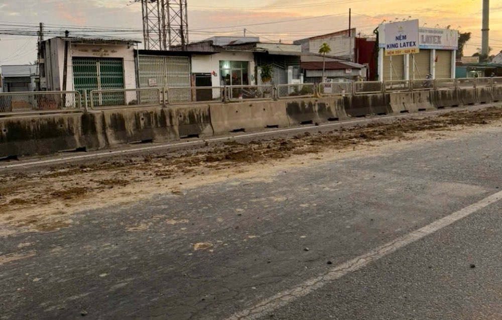 Dat da roi vai, trai dai tren mat duong Quoc lo 1. Anh: Pham Duy 