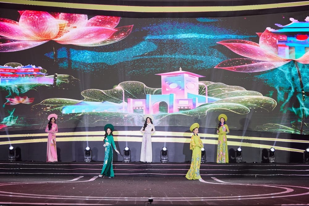 Hoa hau Du lich Viet Nam lan dau duoc to chuc nam 2008, voi vuong mien thuoc ve Phan Thi Ngoc Diem. Sau mot thoi gian tam ngung, cuoc thi tro lai nam 2022 va to chuc dinh ky hai nam mot lan tu do den nay. 