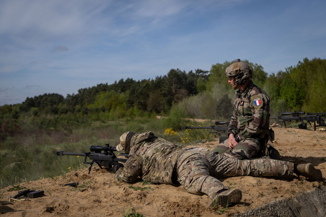 French trainers guide Ukrainian snipers in a secret area in Poland, April 2025. Photo: AFP