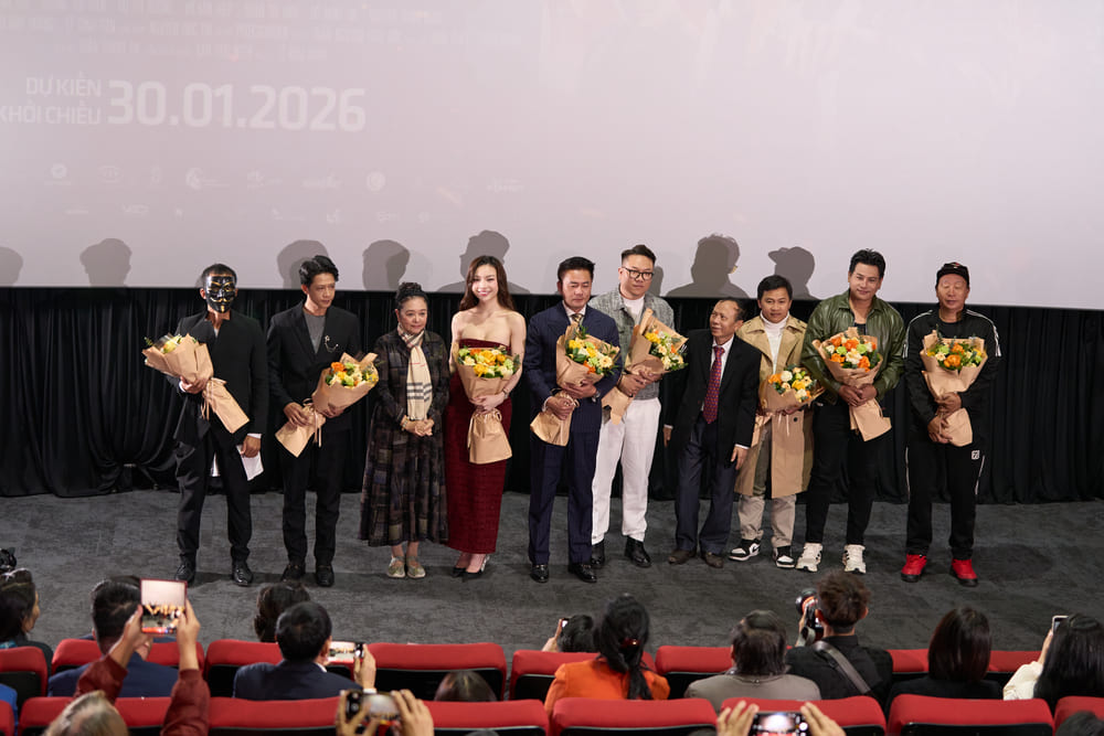 Doan phim ra mat khan gia tai Ha Noi. Anh: Ban to chuc