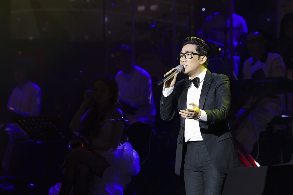 Quang Ha cho biet day la lan dau trinh dien cac tuyet pham cua nhac si Phu Quang tren san khau lon nen anh rat ap luc va hoi hop.