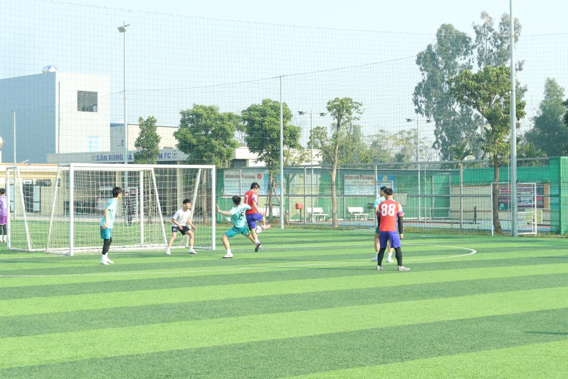 Cac tran dau dien ra soi noi, hap dan. Anh: Quyet Chien   