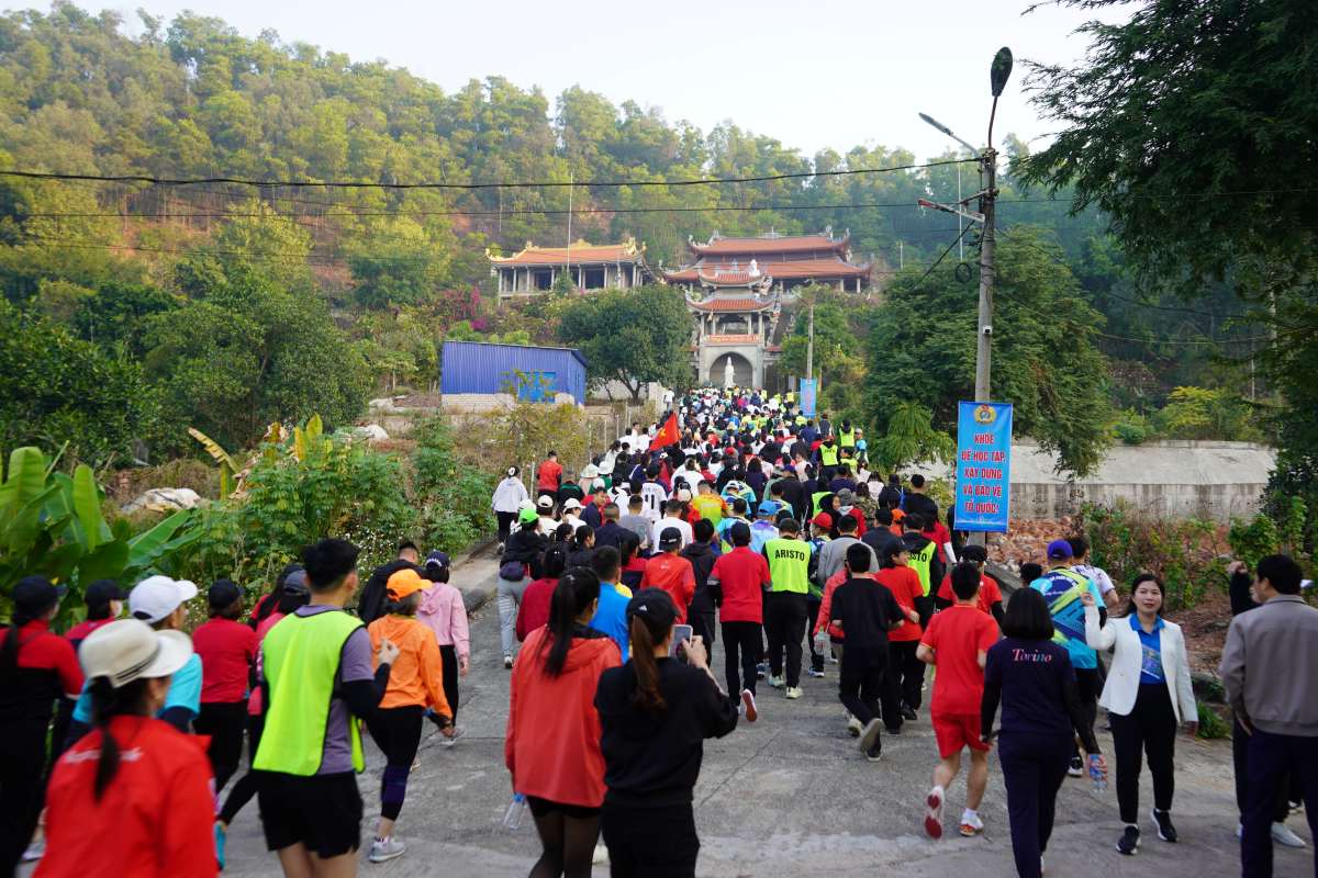 Hon 1.000 van dong vien tham du giai. Ảnh: Mai Dung