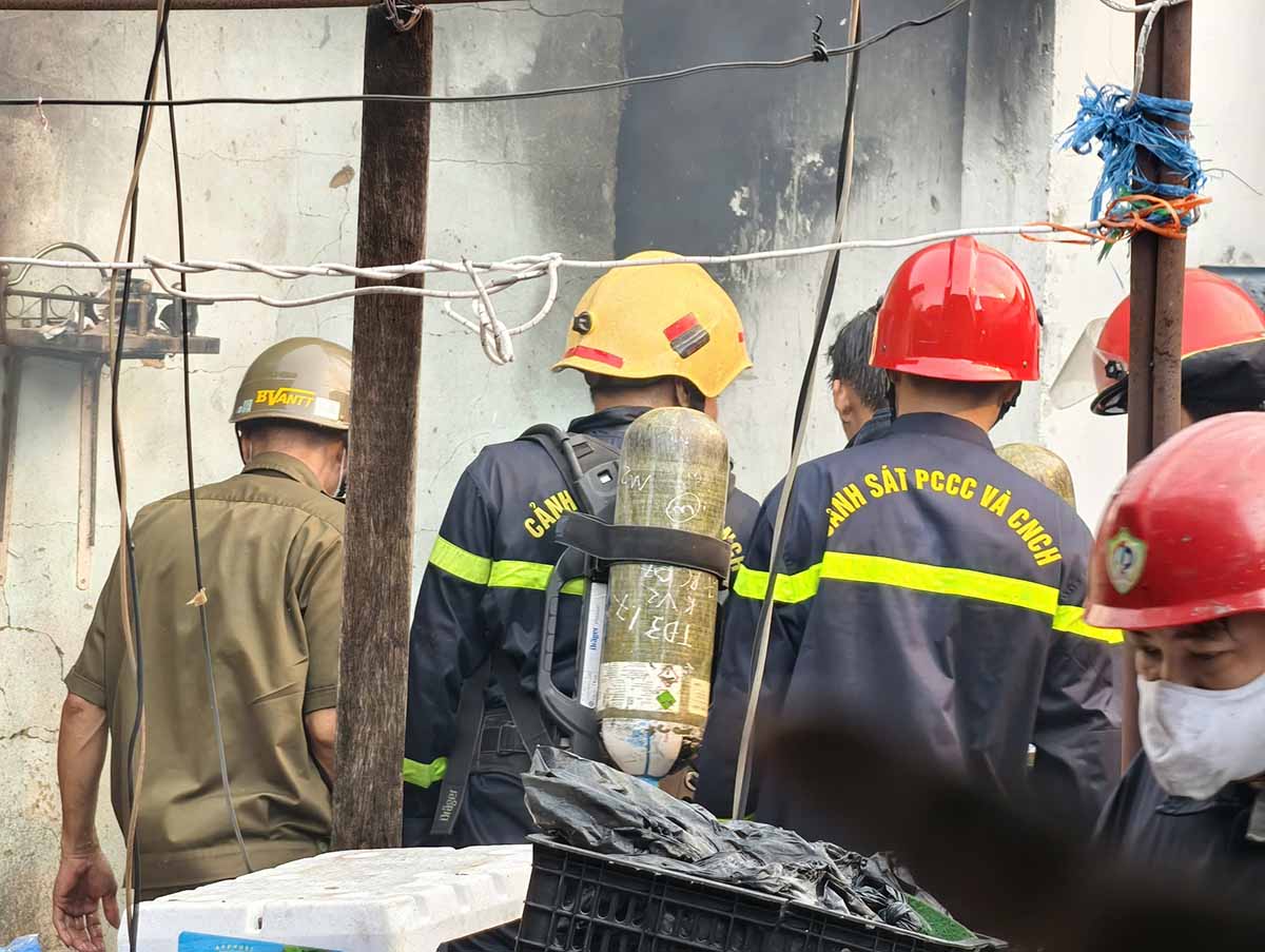 Day nha chay rui, do sap. Anh: Anh Tu