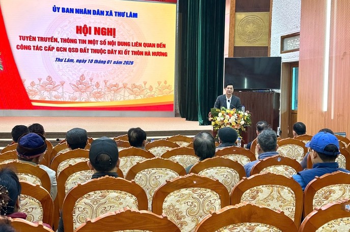 UBND xã Thư Lâm tổ chức hội nghị tuyên truyền, thông tin liên quan đến công tác cấp sổ đỏ. Ảnh: UBND xã Thư Lâm