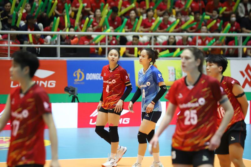 Player Ton Thi Minh Thu (4) has parted ways with Vietinbank women's volleyball team. Photo: Hoang Hue