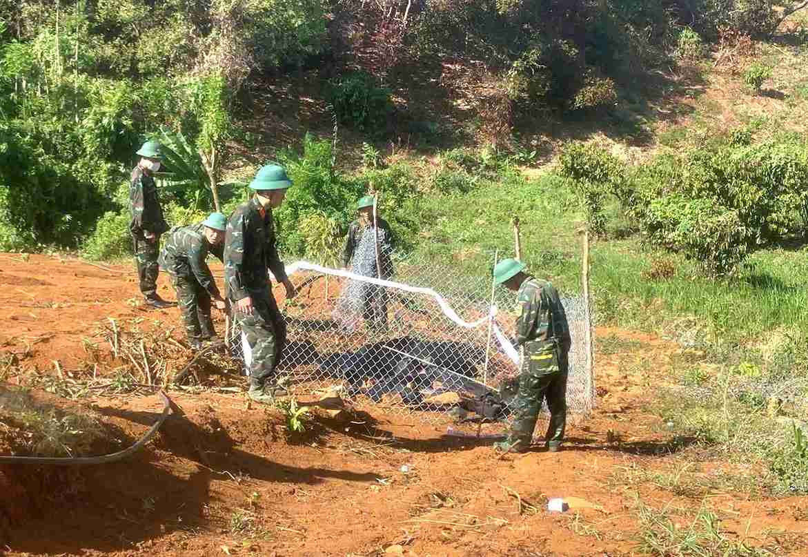 Military Region 7 completes the collection and treatment of more than 400kg of remaining CS chemical toxins after the war in Cat Tien commune 3. Photo: Phuc Khanh