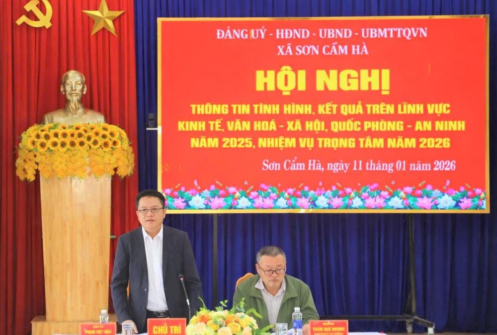 Hoi nghi thong tin tinh hinh, ket qua thuc hien nhiem vu tren cac linh vuc kinh te, van hoa - xa hoi, quoc phong - an ninh nam 2025 va trien khai nhiem vu trong tam nam 2026 xa Son Cam Ha. Anh: Tran Thi