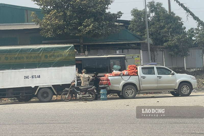 Hang hoa duoc van chuyen qua cac xe nho, Anh: Dinh Dai