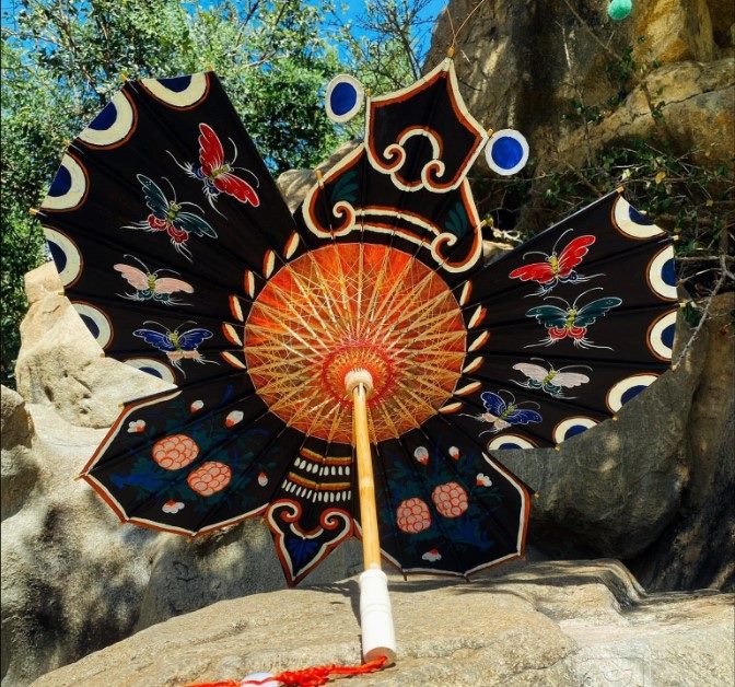 Hinh anh Long Buom duoc cac ban tre lay cam hung, chuyen the thanh phien ban thu nho va cach dieu tinh te. Anh: Nhan vat cung cap.