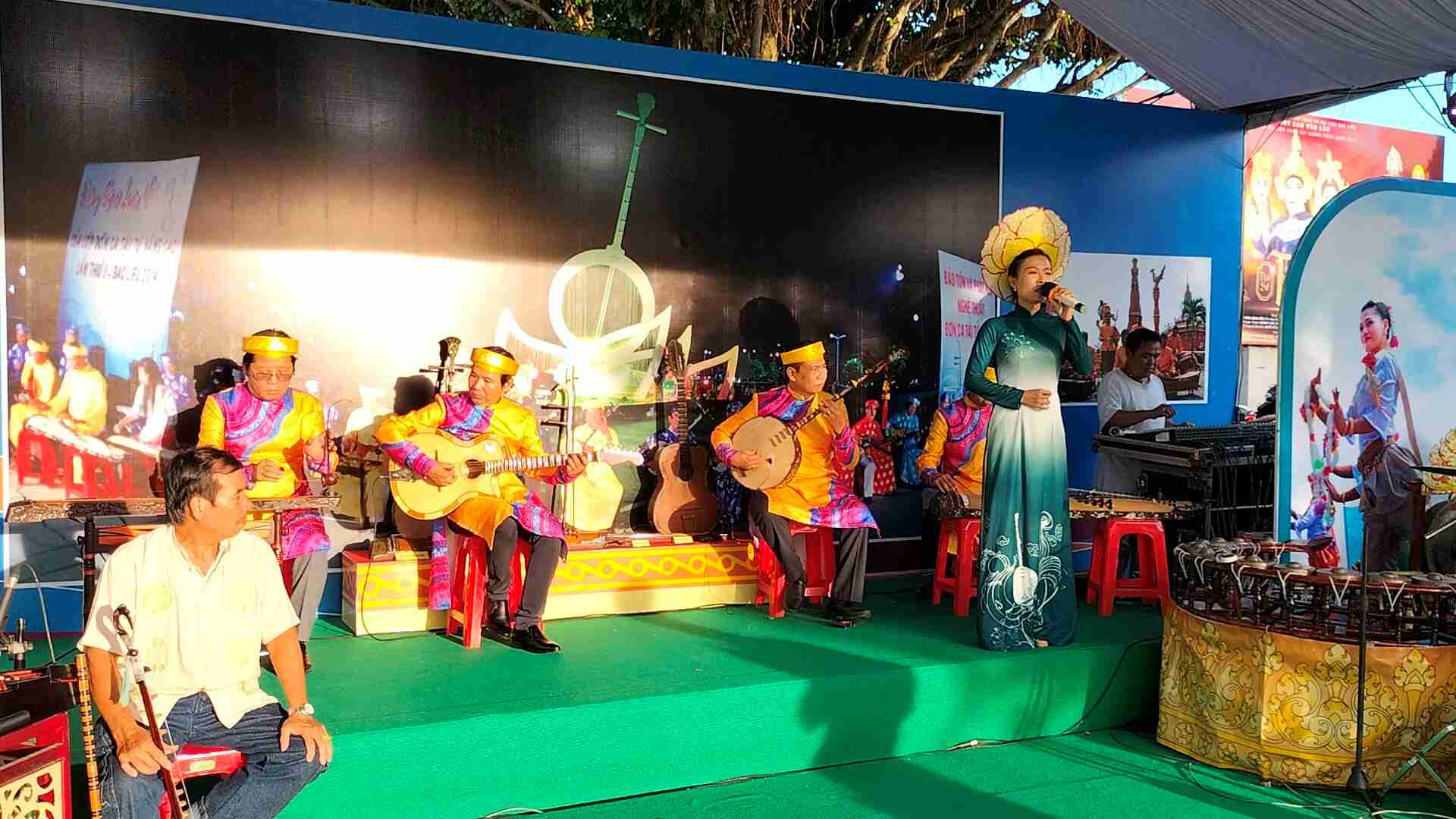 Don ca tai tu tai Ca Mau. Anh: Nhat Ho.