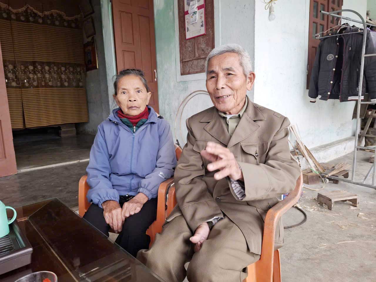 Ông Trường mong hồ sơ đề nghị cấp giấy chứng nhận quyền sử dụng đất của gia đình sớm có kết quả. Ảnh: Trần Tuấn.