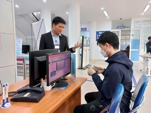 Self-governing public non-business units are allowed to decide the apparatus and salaries