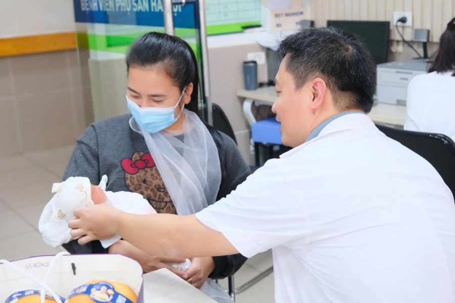 Vietnam faces a "double problem" of low birth rates and rapid population aging. Photo: Hanoi Obstetrics and Gynecology Hospital