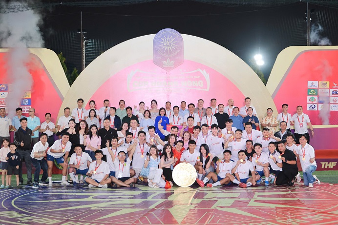 Nong Cong FC vo dich giai dau sau 12 nam cho doi. Anh: D.T