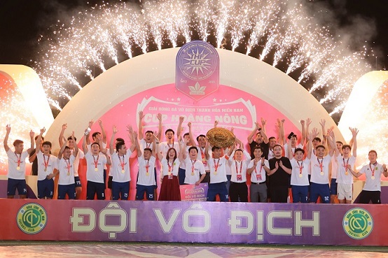 ノンコンFCがタインホア南部リーグ第12シーズンで優勝。写真:ディン・タオ