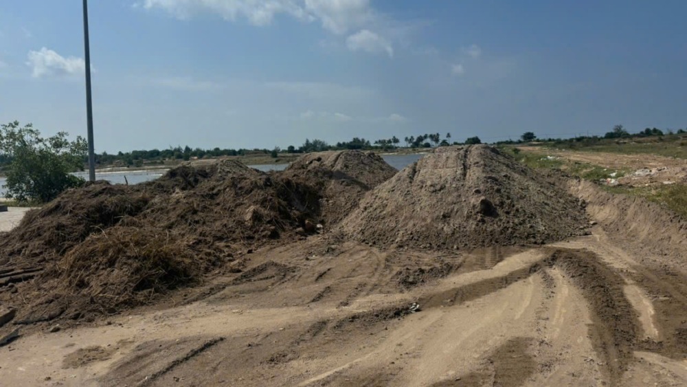 Tang vật liên quan trong vụ khai thác, vận chuyển khoáng sản không phép tại đặc khu Phú Quốc. Ảnh: Công an cung cấp