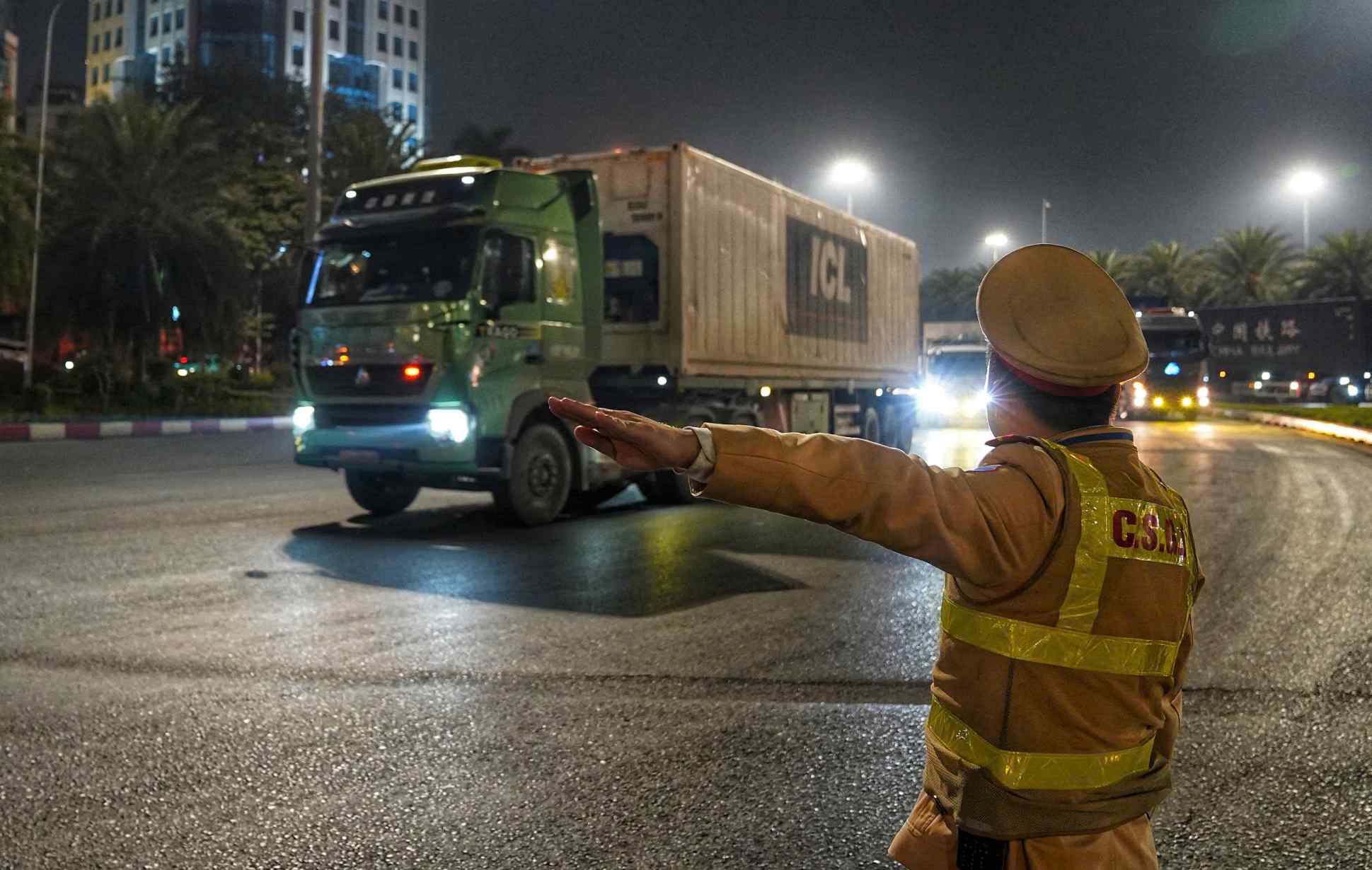 Ausencia de camiones grandes en hora punta, el trafico en la carretera de circunvalacion 3 se estresa menos