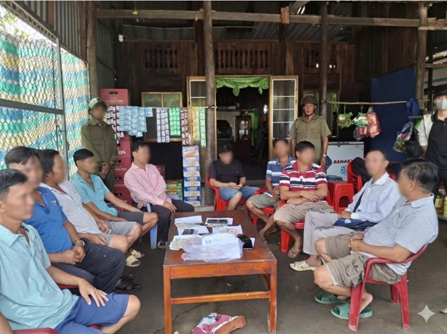 Cac doi tuong cung tang vat tai hien truong vu da ga qua mang ngay 30.12.2025. Anh: Cong an TP Can Tho