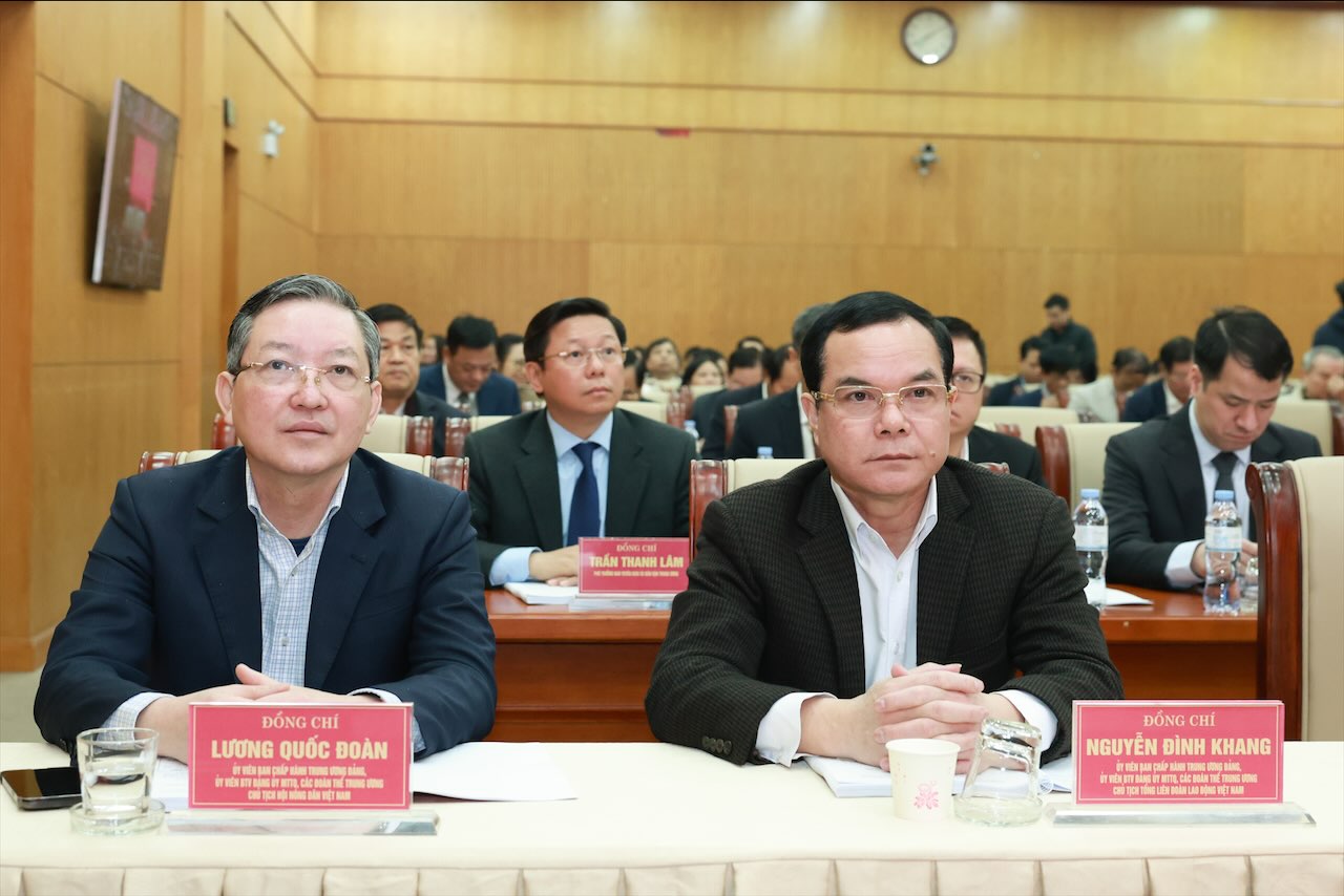 Chu tich Tong Lien doan Lao dong Viet Nam Nguyen Dinh Khang tham du hoi nghi. Anh: Hai Nguyen 