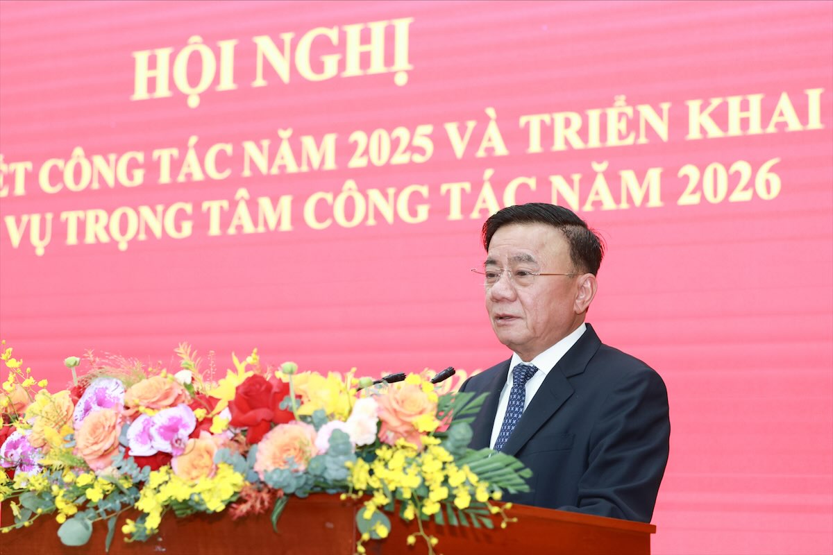 Mr. Tran Cam Tu - Member of the Politburo, Standing Secretary of the Secretariat delivered a directive speech at the conference. Photo: Hai Nguyen
