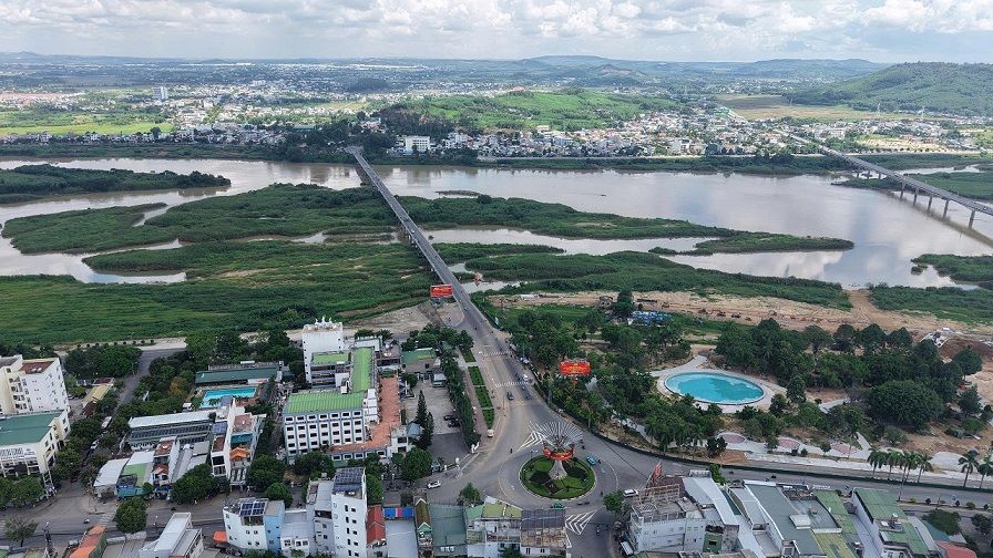 The pedestrian street is expected to effectively exploit the potential and landscape advantages of the south bank of the Tra Khuc River, Quang Ngai province. Photo: Vien Nguyen