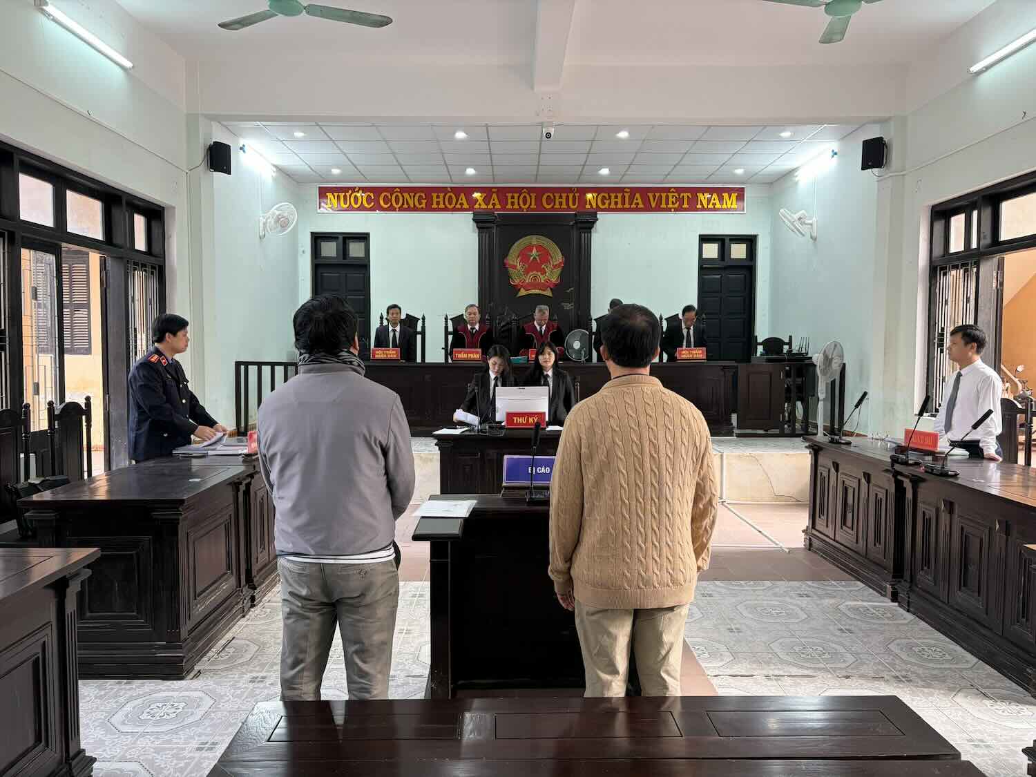 Hoãn phiên tòa xét xử cựu Giám đốc Đại học Huế và cấp dưới chiếm đoạt hơn 3,1 tỉ đồng. Ảnh: N. Minh.