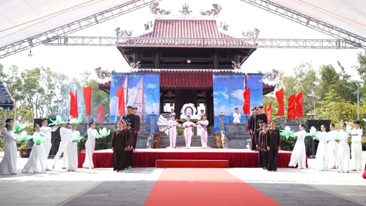 Art activities in the 73rd anniversary of AHLLVTND Vo Thi Sau at Con Dao. Photo: Manh Cuong