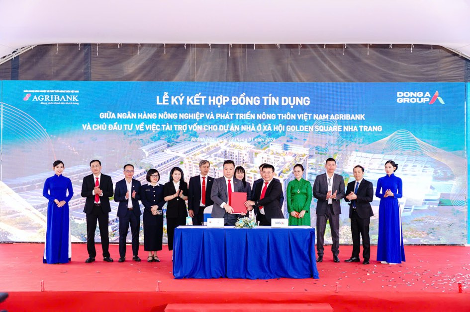 Ky ket Hop dong tin dung giua Agribank Chi nhanh So Giao dich, Agribank Chi nhanh Khanh Hoa va Chu dau tu ve tai tro von cho Du an. Anh: Agribank