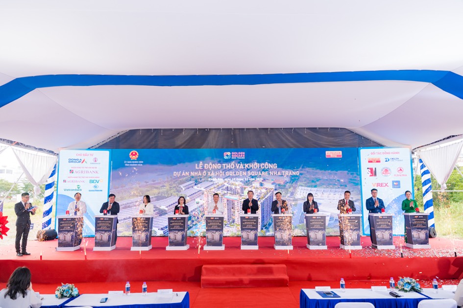 Lanh dao Bo Xay dung, tinh Khanh Hoa, Agribank va chu dau tu thuc hien nghi thuc dong tho va khoi cong Du an Nha o xa hoi Square Nha Trang. Anh: Agribank