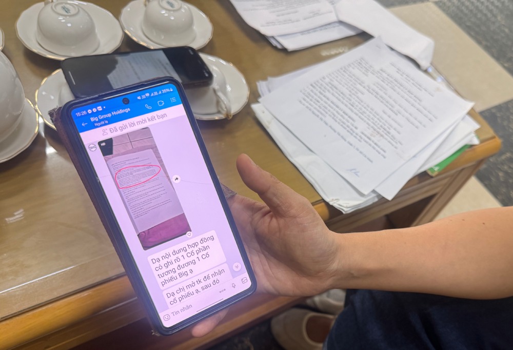 Cac co dong Cong ty Big Group duoc thong bao chuyen doi co phan sang co phieu tren san chung khoan, du thuc te cong ty nay chua he len san. Anh: Nhom PV 