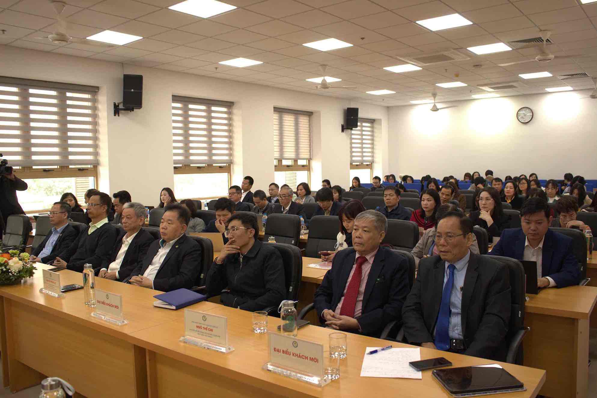 Toan canh Dien dan thi truong – gia ca 2026 voi su tham gia cua nhieu chuyen gia va co quan nghien cuu kinh te.