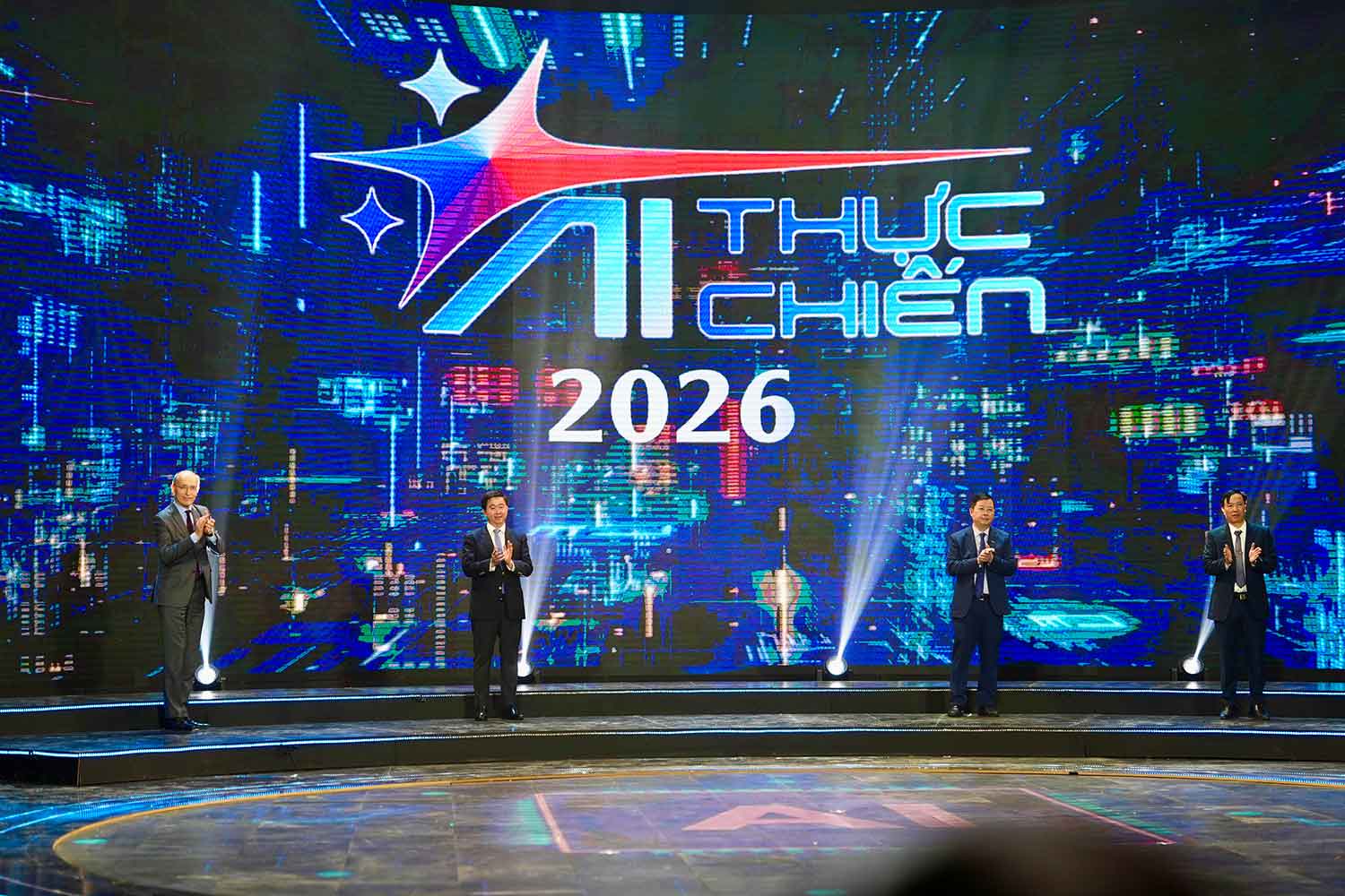 Dai dien Ban to chuc chinh thuc phat dong mua 2 “A.I thuc chien“. Anh: Techcombank