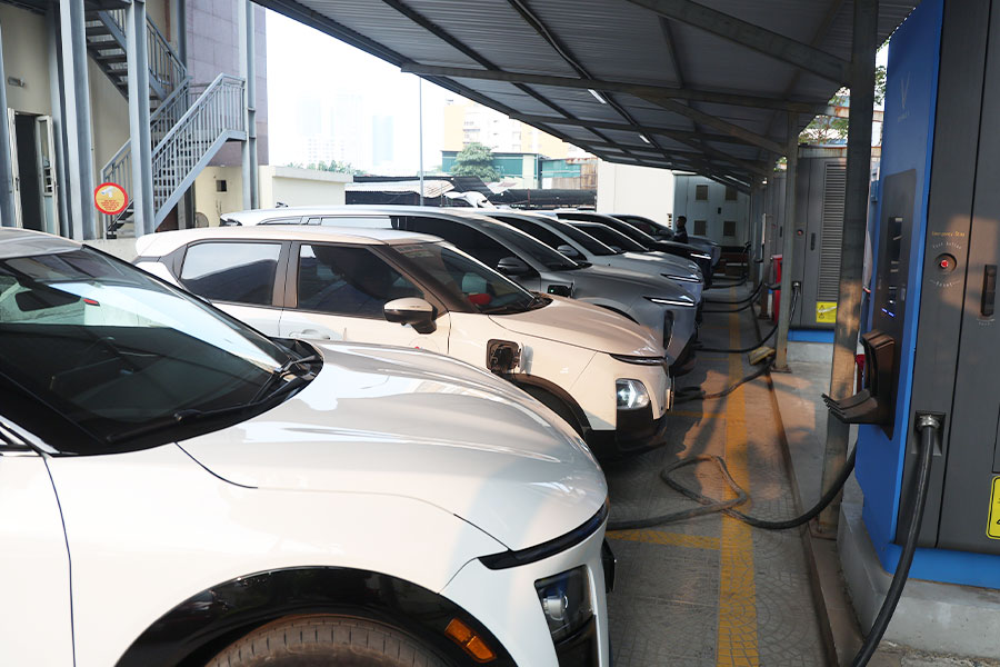 Green energy vehicles in Hanoi to have new license plates color soon