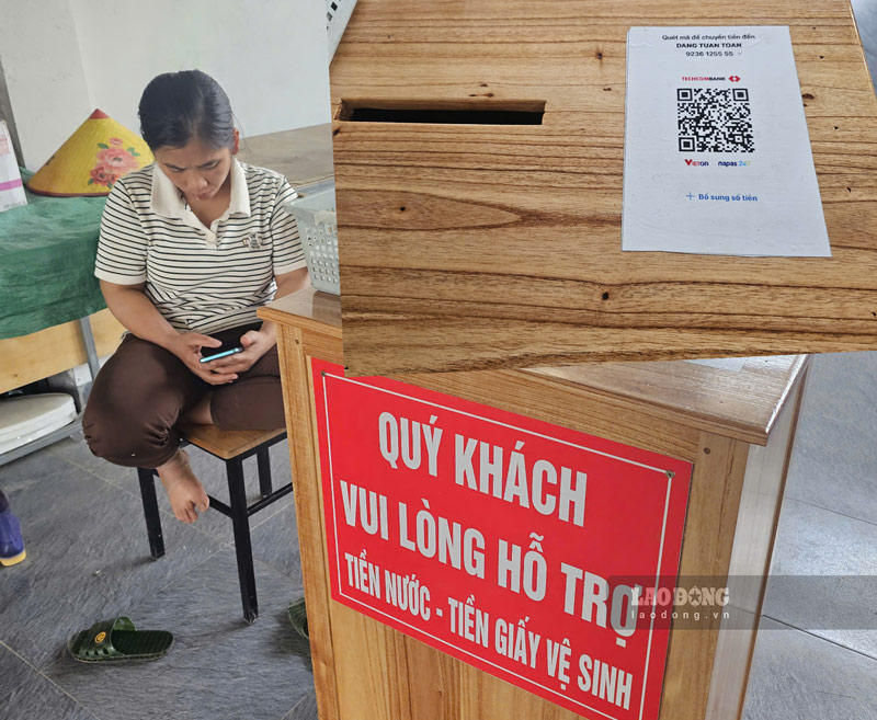 Nhieu nam qua, tinh trang thu phi khi khach di ve sinh tai cac tram dung nghi luon la van de nhuc nhoi. Anh: Bao Nguyen