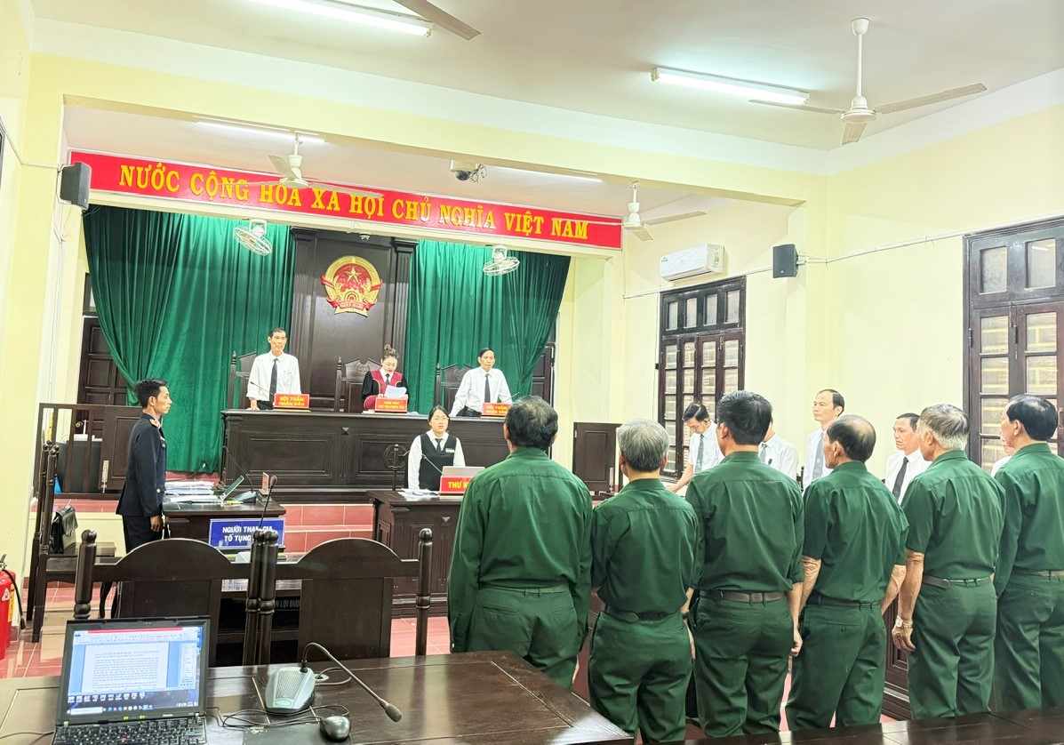 Phiên tòa xét xử 6 cựu chiến bình về tội “Hủy hoại rừng” tiếp tục tạm hoãn lần thứ 5. Ảnh: Phúc Khánh 